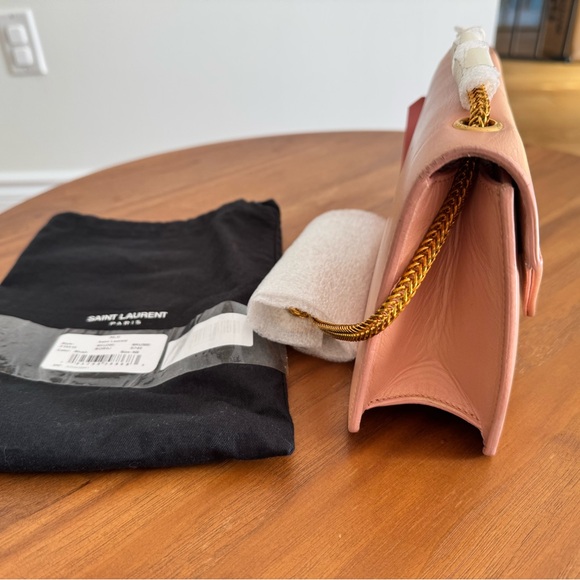 Saint Laurent Betty bag in Blush - Picture 9 of 13